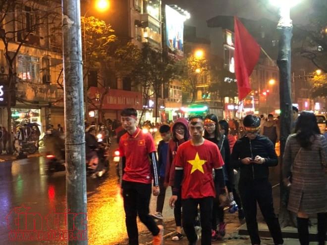 Các cổ động viên tiếc nuối nhưng vẫn đầy tự hào về U23 Việt Nam ảnh 5